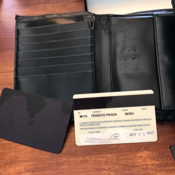 Authentic Prada women’s black wallet - Picture 9 of 11